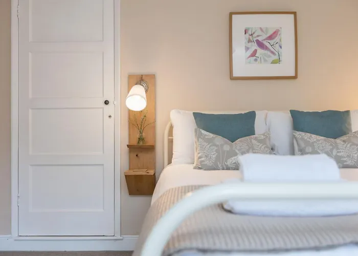 Robins - Beautiful North Yorkshire Stone